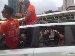 ketum-jakmania-saat-iring-iringan.jpg