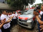 ketum-partai-perindo-beri-ambulan-kepada-34-dpw-partai-perindo_20160404_121618.jpg