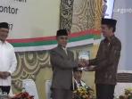 kh-hasan-abdullah-sahal-bersalaman-dengan-presiden-jokowi_20160919_172956.jpg