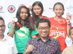 kharisma-ragil-rakasiwi-usai-menerima-medali-emas-nomor-lead-youth-a-putri_20170830_194331.jpg