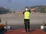 khing-hnin-wai-senam-aerobik-tanpa-sadar-ada-kudeta-militer-di-belakangnya1.jpg