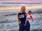 khloe-kardashian-dan-putrinya-saat-berada-di-bali.jpg