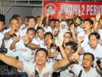 khofifah-dan-barusan-relawan-jokowi_20180304_125047.jpg
