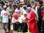 khofifah-indar-parawansa-naek-becak_20180319_192708.jpg