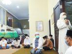 khofifah-melepas-jenazah-wakil-wali-kota-mojokerto.jpg