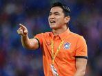 kiatisuk-senamuang-eks-pelatih-timnas-thailand.jpg