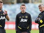kieran-mckenna-bersama-carrick-dan-solskjaer.jpg