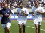 kieron-dyer-tengah-dan-ashley-cole-kanan_20180215_120016.jpg