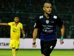kiko-insa-saat-masih-menjadi-bek-arema_20180430_074754.jpg