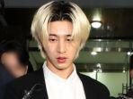 kim-hanbin-atau-bi-eks-ikon-seusai-diperiksa-selama-14-jam-di-kantor-polisi-gyeonggi.jpg