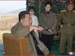kim-jong-un-dan-putrinya.jpg