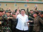 kim-jong-un-sedang-memeriksa-1524-unit-tentara-rakyat-korea-utara.jpg