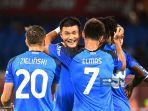 kim-min-jae-tengah-merayakan-setelah-mencetak-gol.jpg