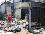 kios-burung-terbakar_20170916_163432.jpg