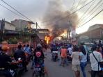kios-terbakar_20160621_223631.jpg