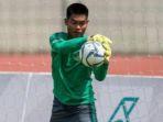 kiper-arema-fc-kurniawan-kartika-ajie.jpg