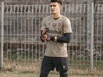 kiper-bali-united-nadeo-agrawinata.jpg