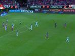 kiper-chivas-tono-rodriguez-mencetak-gol-dari-gawang-ke-gawang.jpg
