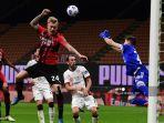 kiper-italia-cagliari-alessio-cragno-kanan-mengalihkan-tembakan.jpg