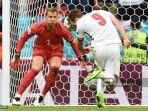 kiper-jerman-manuel-neuer-berusaha-mengantisipasi-sundulan-penyerang-inggris-harry-kane.jpg