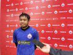 kiper-persija-jakarta-adixi-lenzivio.jpg