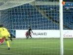 kiper-timnas-indonesia-u-23-ernando-ari-jersey-kuning.jpg