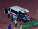 kiper-utama-timnas-u-20-indonesia-cahya-supriadi-ambulans.jpg