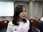 kirana-larasati-dalam-jumpa-pers-film-rumput-tetangga.jpg
