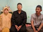 kiri-ke-kanan-sri-khomaidah-mbah-pani-dan-suyono-ketika-dijumpai-di-kediaman-keluarga-mbah-pani.jpg