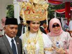 kisah-istri-menhan-dapat-penghargaan-kostum-terbaik-di-upacara-hut-ri-di-istana-dandan-35-jam.jpg