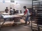kisah-penjual-kue-pancong-kini-memiliki-pabrik-roti-sendiri-di-bogor_20170112_164931.jpg