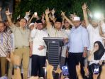 klaim-ungguli-jokowi-prabowo-sujud-sukur_20190417_214125.jpg