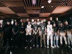 klub-basket-dewa-united-surabaya-saat-memperkenalkan-jersey-1.jpg