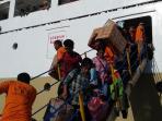 km-tilongkabila-tiba-di-pelabuhan-labuan-bajo_20160617_081008.jpg