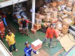 kn-miang-besar-muat-barang-bantuan-ke-sulteng_20181005_071723.jpg