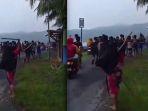 Viral Emak-emak Usir Motor Berknalpot Brong Pakai Bambu di Klaten