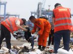 knkt-ambil-sampel-serpihan-pesawat-lion-air-pk-lqp_20181101_151547.jpg