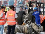 knkt-lakukan-pengecekan-ban-dan-turbin-lion-air-pk-lqp_20181104_180055.jpg