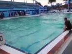 kolam-renang-tnl-al-juanda-surabaya-yang-berombak_20181002_181800.jpg