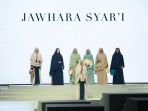 koleksi-beauty-traveler-dari-jawhara-syari-di-panggung-ifw-2017_20170205_190319.jpg