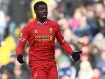 kolo-toure-liverpool-yes_20141108_001245.jpg
