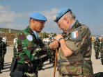 komandan-konga-unifil-2016-sematkan-brevet-garuda-kepada-cos-di_20160704_155705.jpg