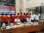 kombes-pol-helmi-santika-saat-merilis-kasus-uang-palsu.jpg
