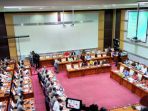 komisi-iii-dpr-menggelar-rapat-kerja-dengan-kapolri_20161205_110153.jpg