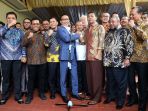 komisi-iii-dpr-ri-kunjungi-calon-kapolri-idham-azis_20191030_142652.jpg