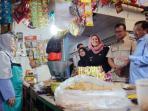 komisi-iv-dpr-tinjau-pasar-di-karawang_20160620_211621.jpg