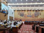 komisi-vi-dpr-ri-melakukan-rapat-dengar-pendapat-rdp-bersama-bumn-holding-industri-p.jpg