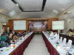 komisi-xi-dpr-ri-meninjau-kanwil-bea-cukai-batam_20170427_104221.jpg