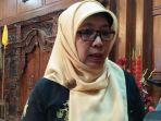 komisioner-kpai-sitti-hikmawatti-saat-berada-di-pemda-banyumas-senin-992019.jpg