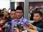 komisioner-kpu-ri-hasyim-asyari-di-gedung-mk-5.jpg
